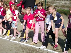 Rechts im Bild: Aline Kree - Siegerin AK 8